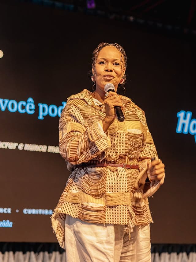 Lili Almeida em palestra